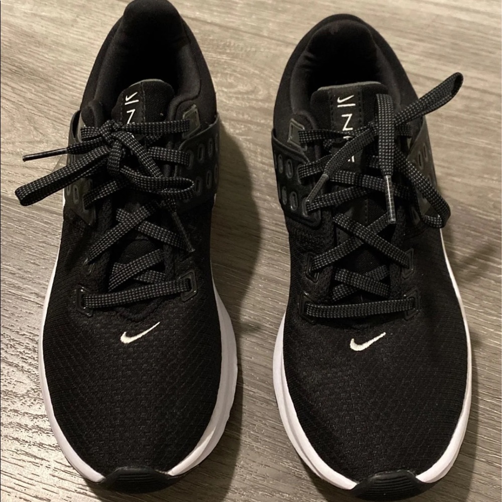 Women’s Nike airmax bella shoes size 7.5